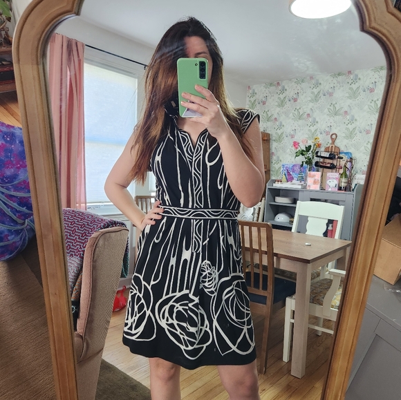 BCBG Black and White Stretchy Midi/ Mini Dress size Medium - Picture 4 of 12